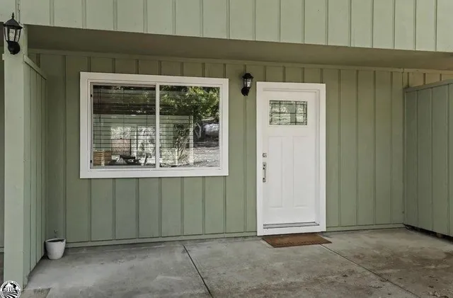 $1,900 | 19223 Salvador Court, Unit C, Groveland, CA 95321