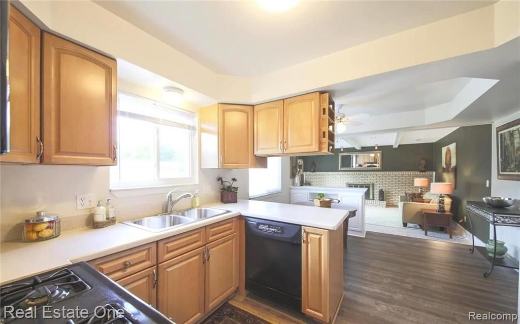 524 Meadowlake Road Canton, MI 48188 - Photo 7 of 24