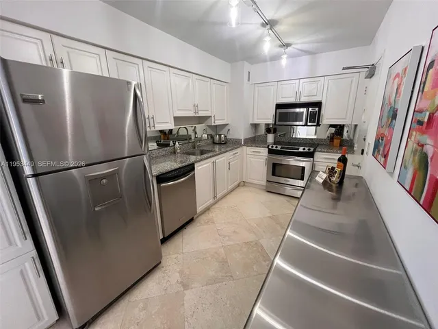 $2,950 | 9195 Collins Avenue, Unit 1111, Surfside, FL 33154