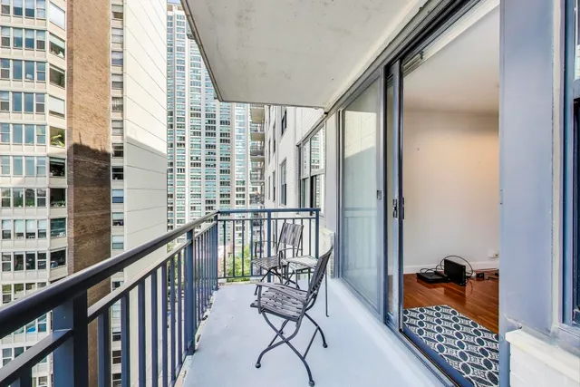 $229,900 | 3430 North Lake Shore Drive, Unit 10M, Chicago, IL 60657