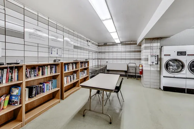 $229,900 | 3430 North Lake Shore Drive, Unit 10M, Chicago, IL 60657