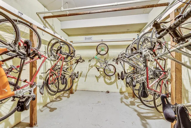 $229,900 | 3430 North Lake Shore Drive, Unit 10M, Chicago, IL 60657