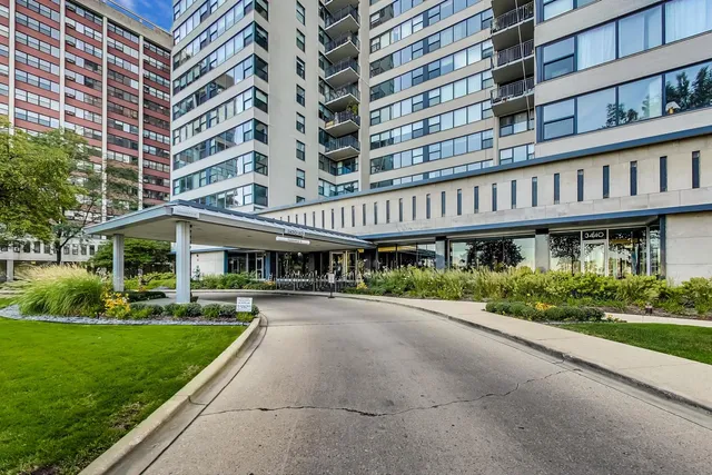 $229,900 | 3430 North Lake Shore Drive, Unit 10M, Chicago, IL 60657