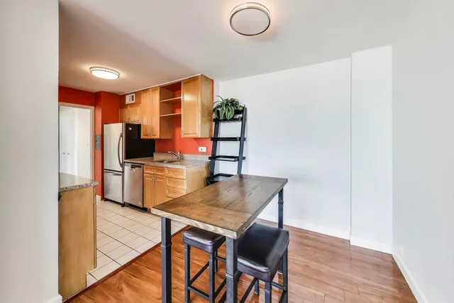 $229,900 | 3430 North Lake Shore Drive, Unit 10M, Chicago, IL 60657