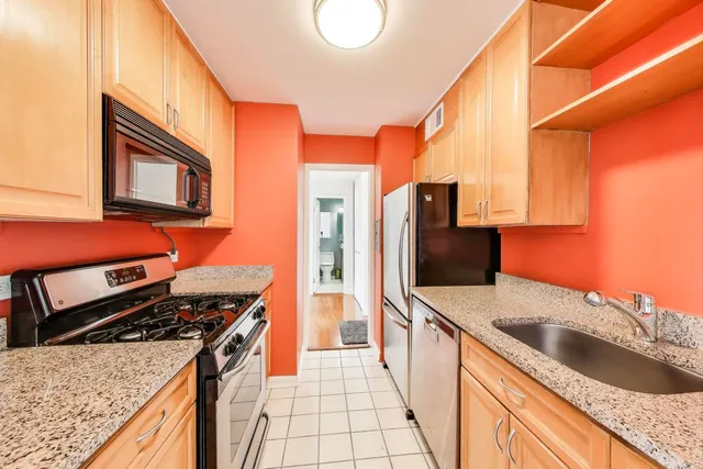 $229,900 | 3430 North Lake Shore Drive, Unit 10M, Chicago, IL 60657