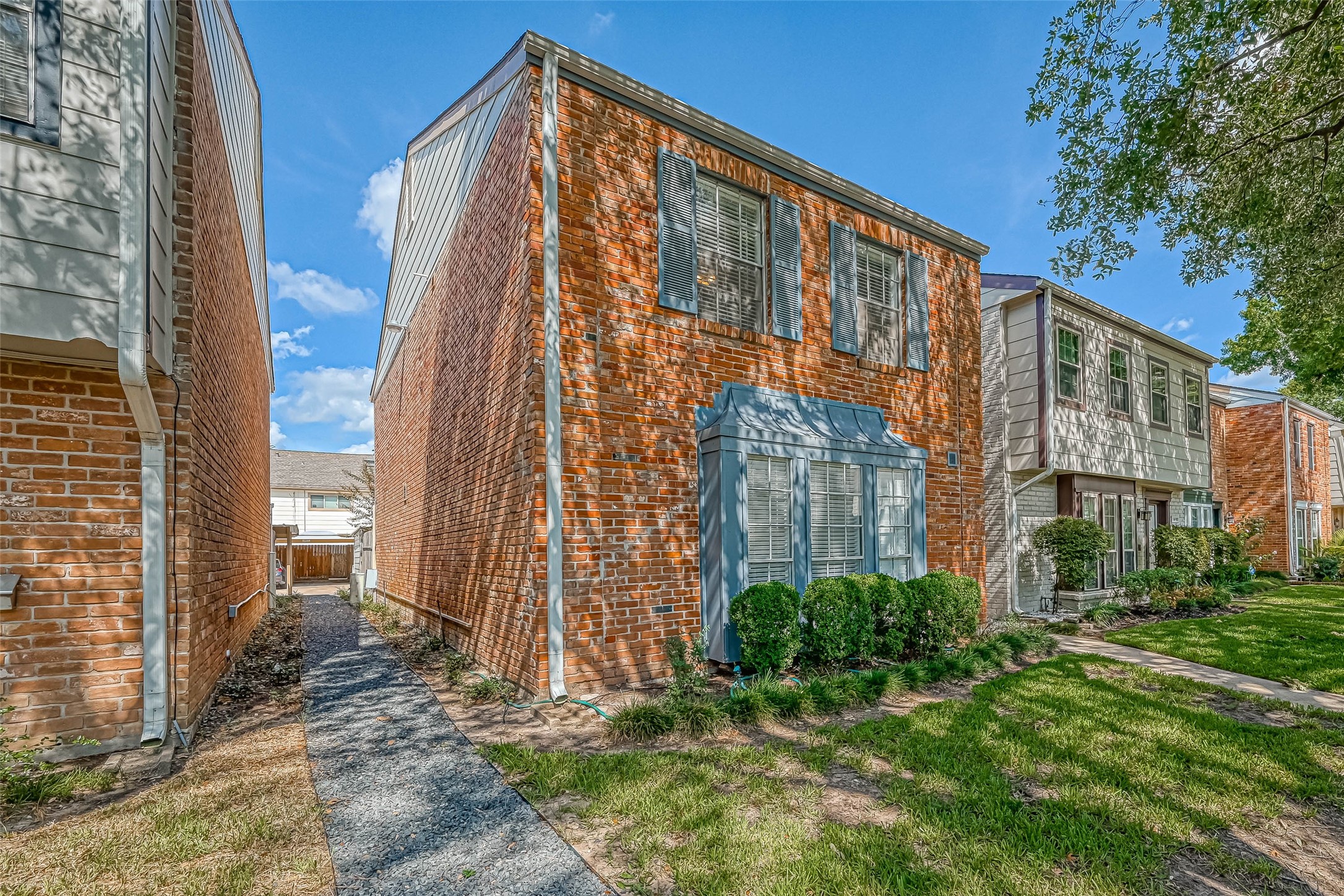 14179 Misty Meadow Lane Houston, TX 77079 - Photo 2 of 41 a view of a building
