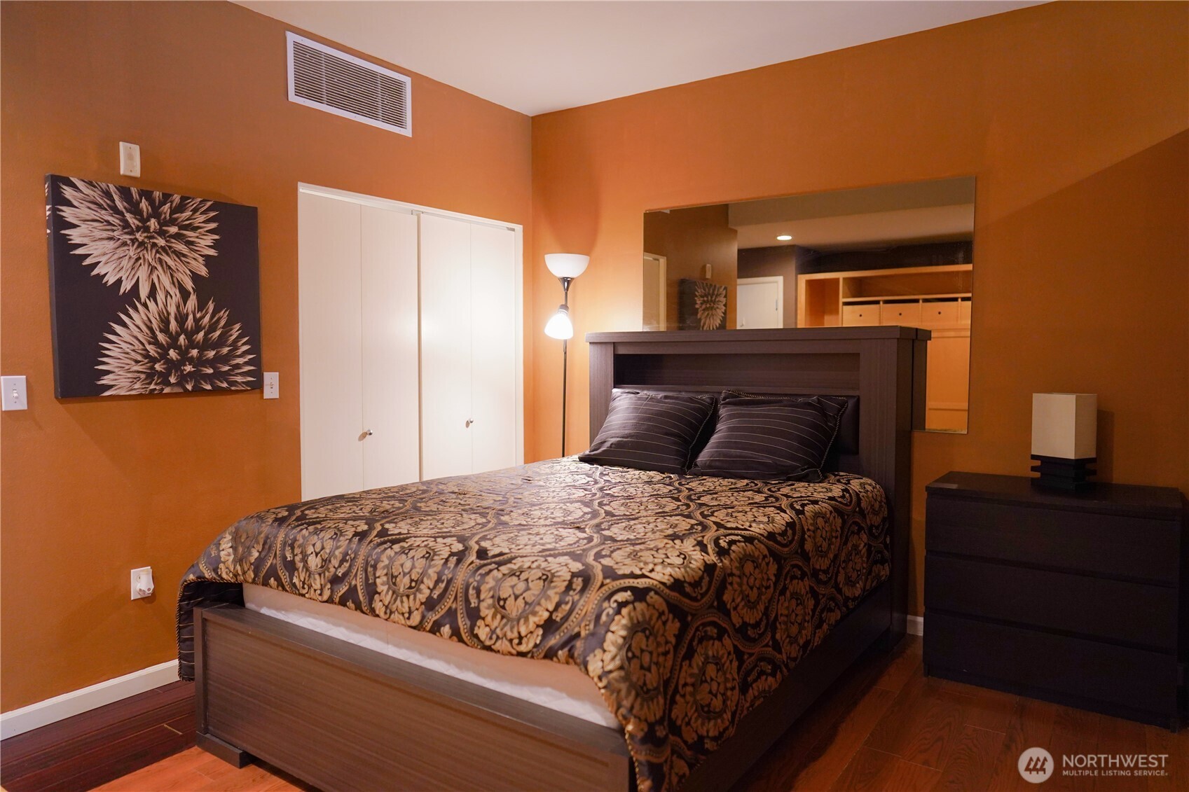 17 West Mercer Street, Unit 207 Seattle, WA 98119 - Photo 12 of 21