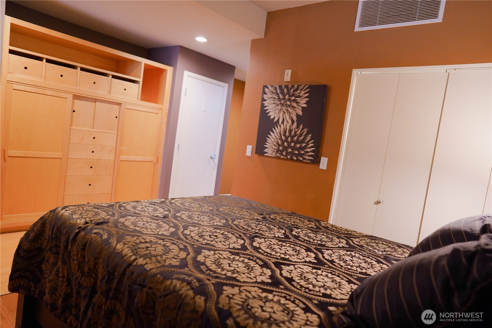 17 West Mercer Street, Unit 207 Seattle, WA 98119 - Photo 13 of 21