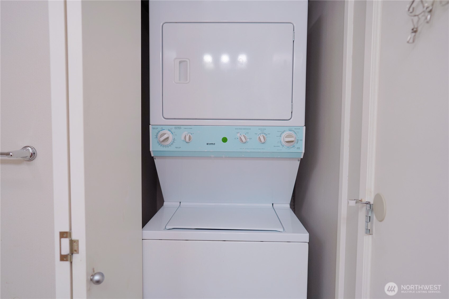 17 West Mercer Street, Unit 207 Seattle, WA 98119 - Photo 17 of 21