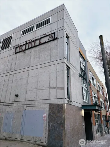 a view of a house with lots of space