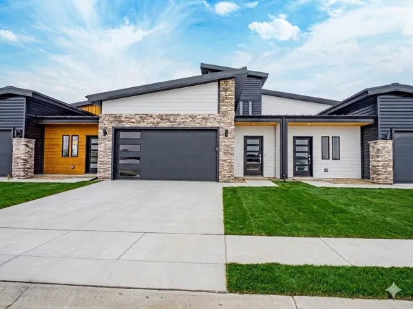 $446,500 | 246 Sawgrass Drive, Crown Point, IN 46307
