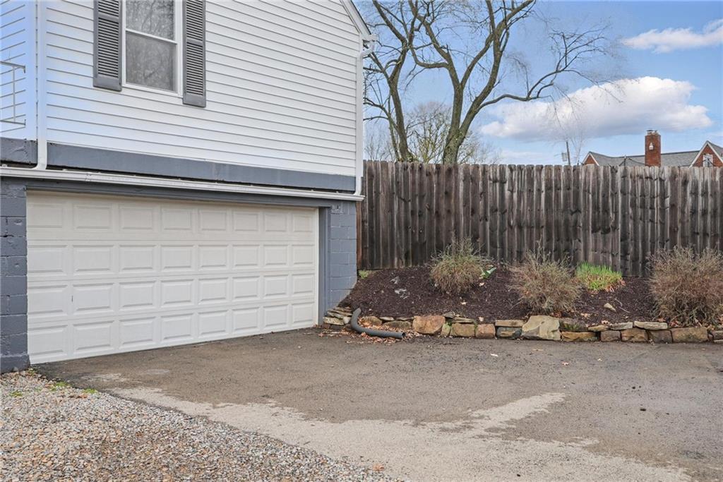 3305 Harding Avenue Aliquippa, PA 15001 - Photo 38 of 40 a backyard of a house