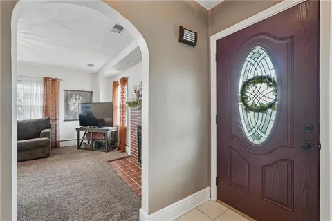 a view of livingroom with furniture