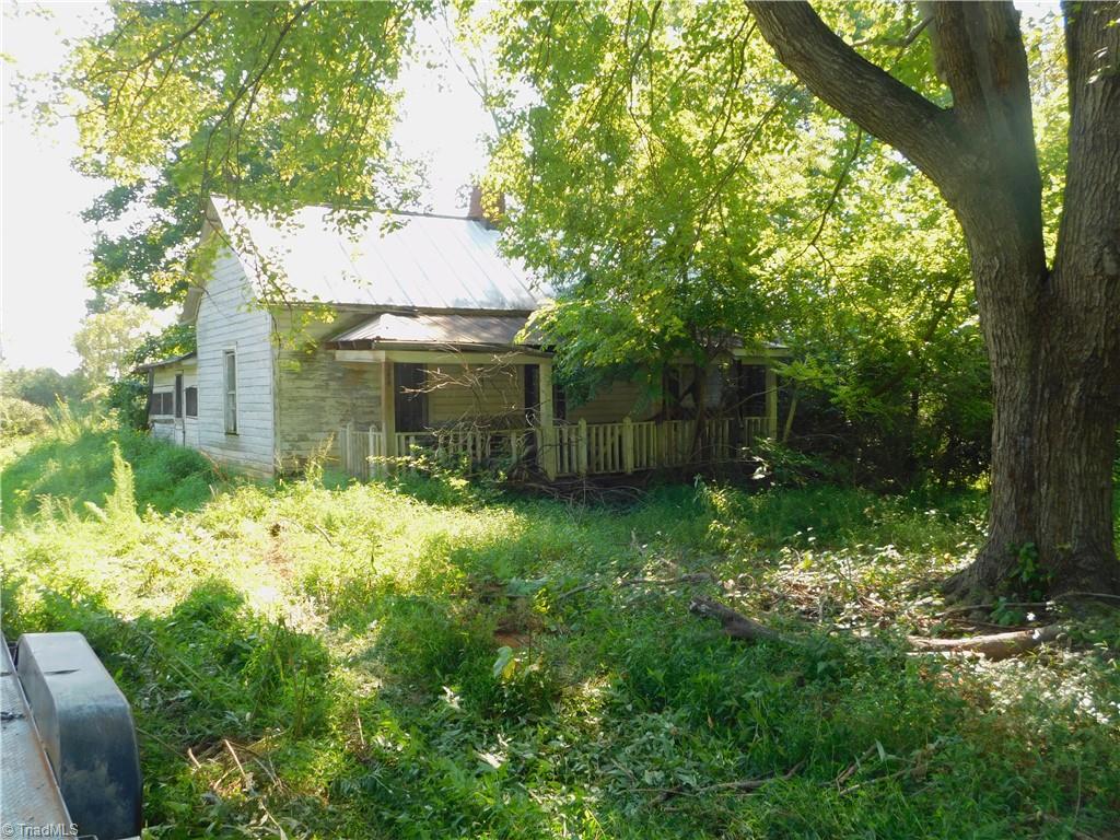 282 Bowman Road Ararat, NC 27007 - Photo 6 of 31 Old Farmhouse conveys at no value