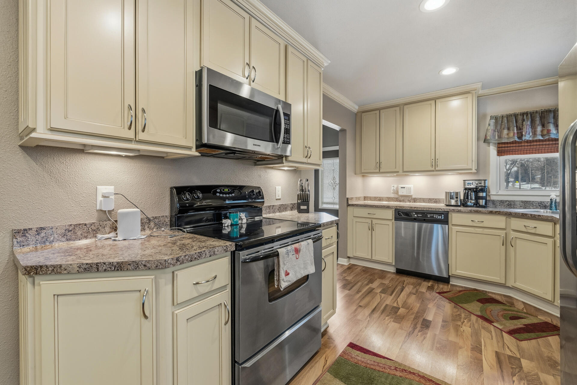 4939 North 126th Street Butler, WI 53007 - Photo 6 of 19 Kitchen with Appiances