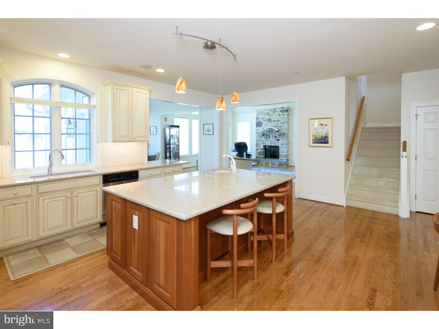 1018 Whitegate Road Wayne, PA 19087 - Photo 9 of 25
