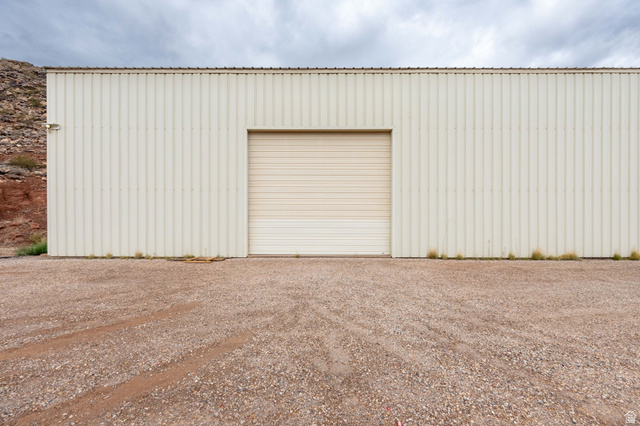555 East S Nichols Peak Road Washington, UT 84780 - Photo 5 of 20 Detached garage with driveway