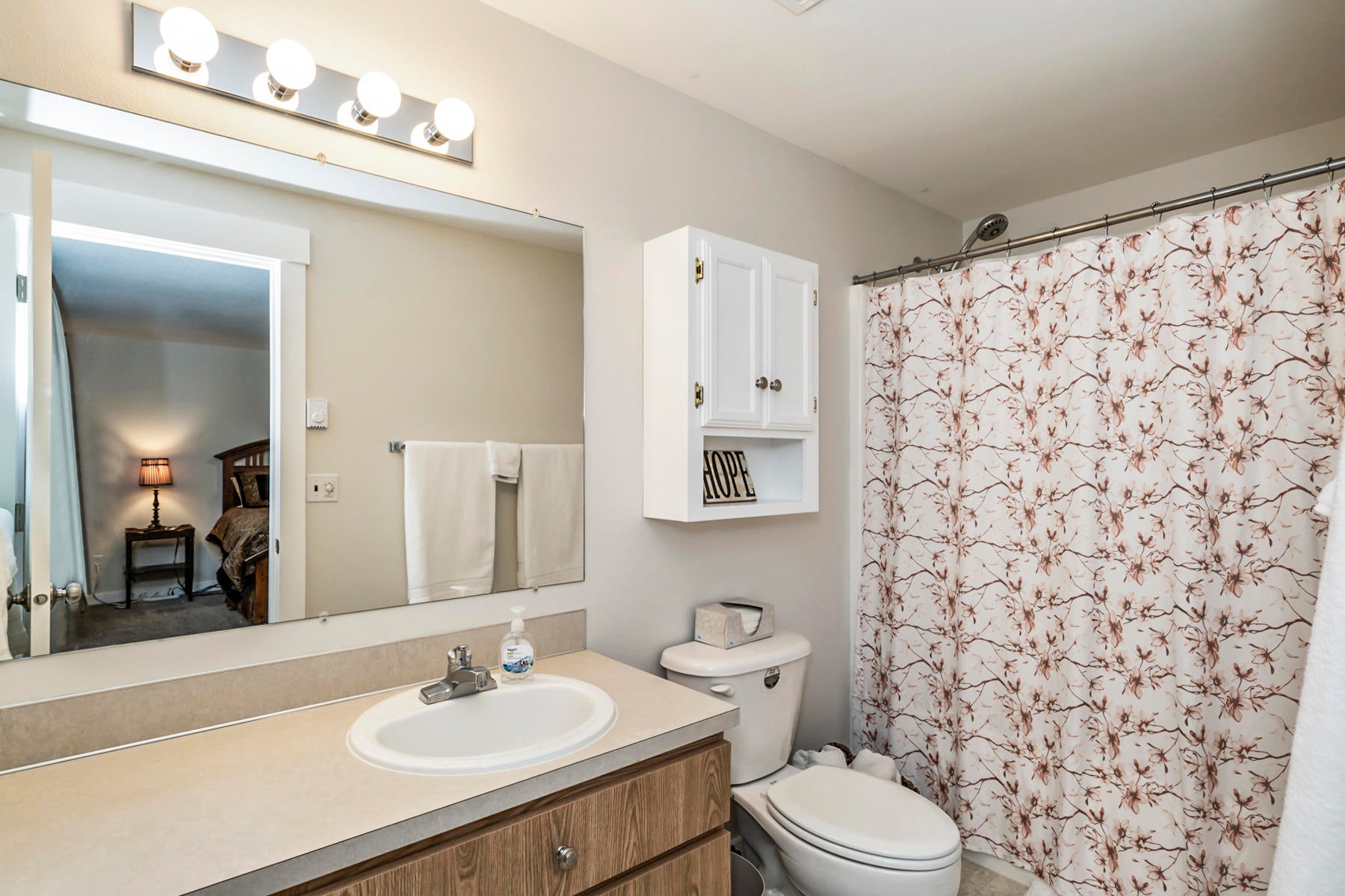 55080 Jackpine Way Bend, OR 97707 - Photo 21 of 39 Primary Bathroom