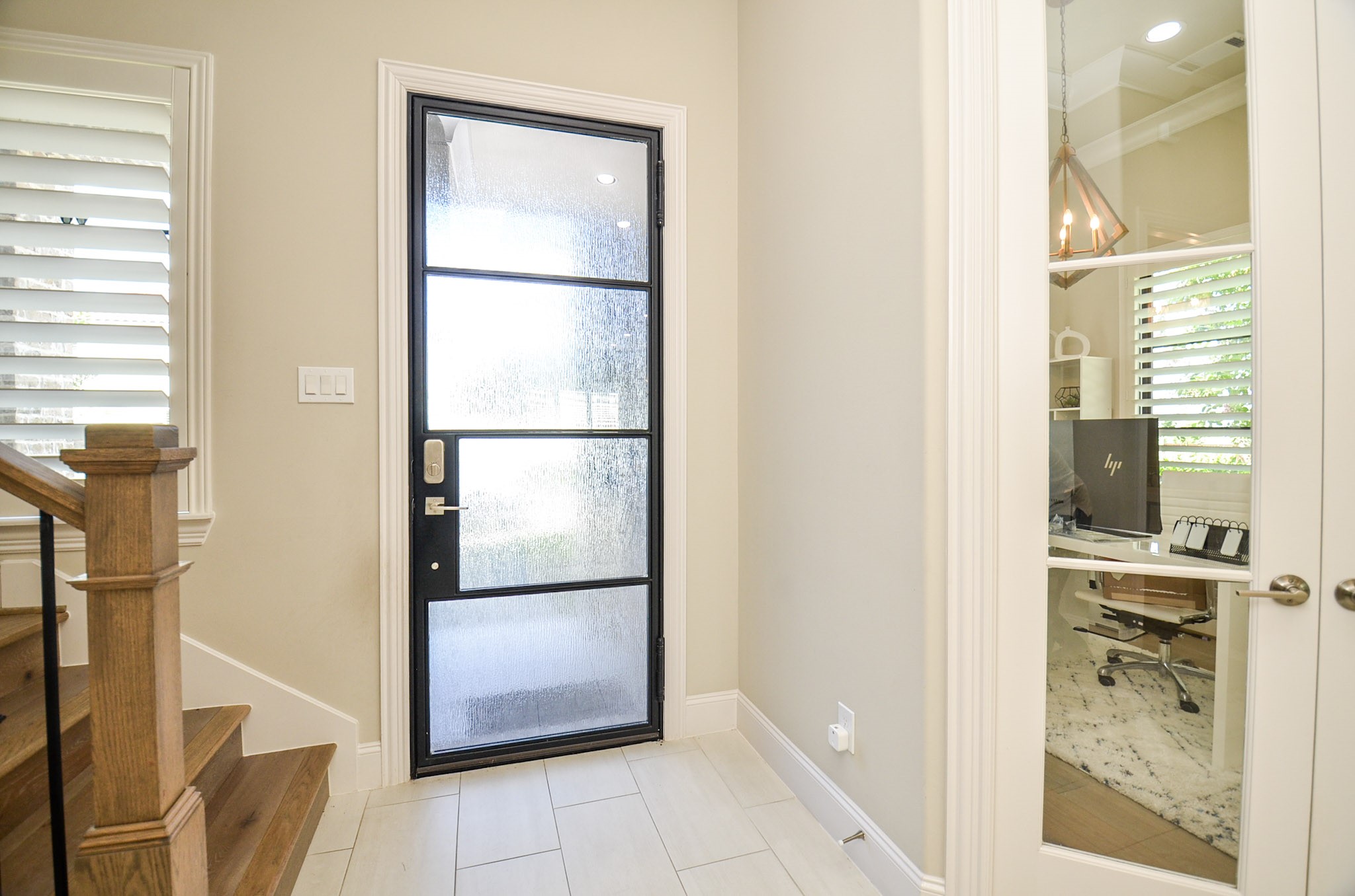 2431 Prairie Hollow Lane Houston, TX 77077 - Photo 5 of 31 a view of an empty room and window