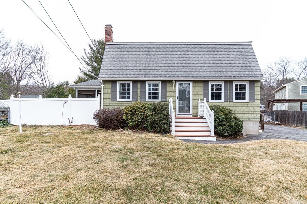 205 West Meadow Road Lowell, MA 01854 - Photo 3 of 42