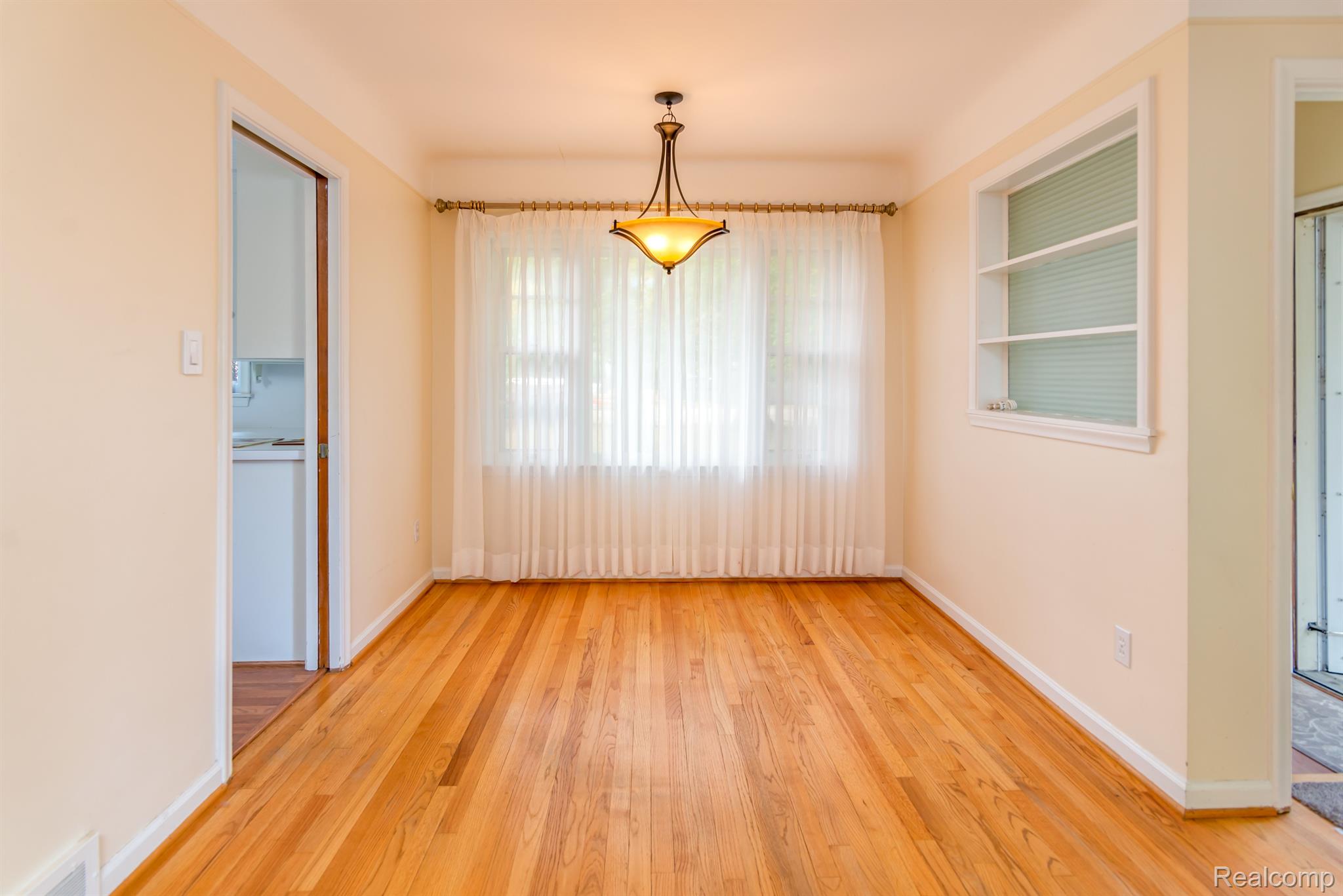 527 West Webster Road Royal Oak, MI 48073 - Photo 4 of 28 Gallery Image 4