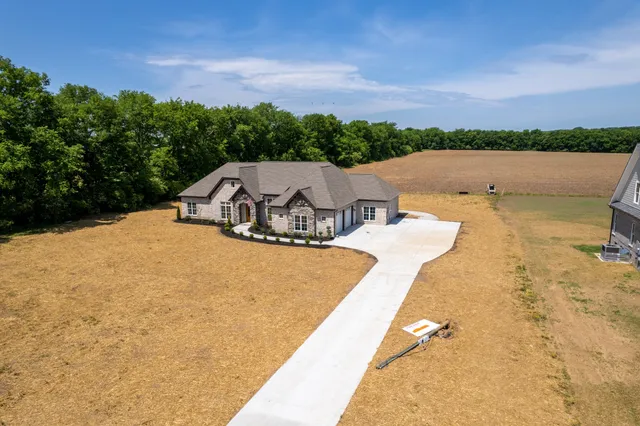 $3,000 | 935 South Cross Bridges Road, Mount Pleasant, TN 38474