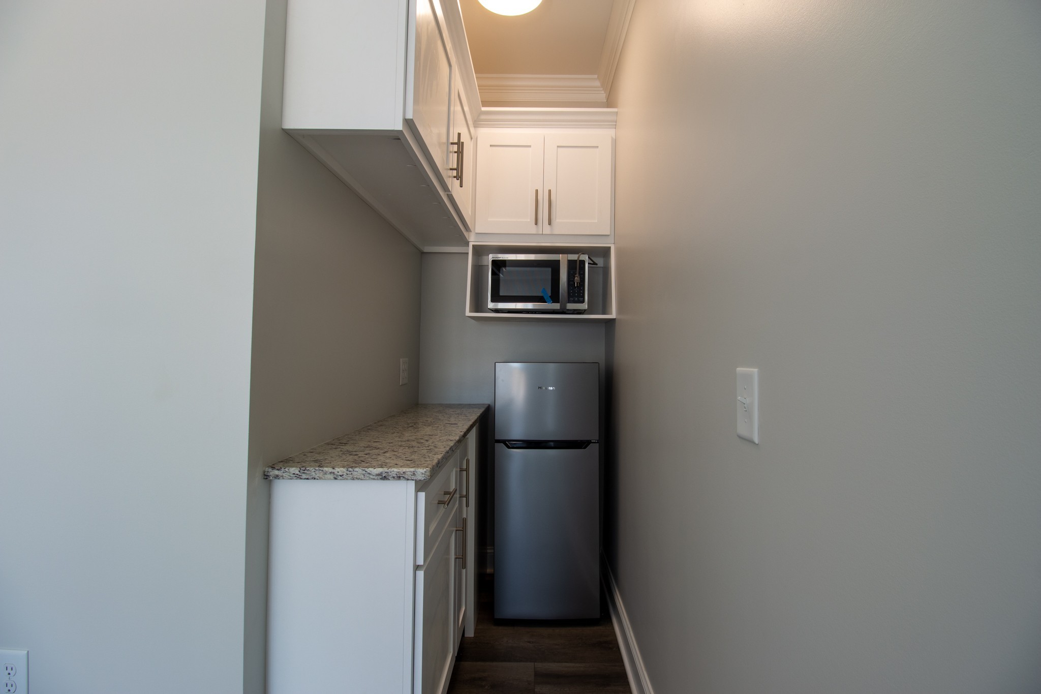 935 South Cross Bridges Road Mount Pleasant, TN 38474 - Photo 30 of 44 a kitchen with a refrigerator and microwave