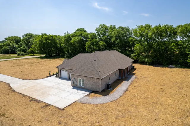 $3,000 | 935 South Cross Bridges Road, Mount Pleasant, TN 38474