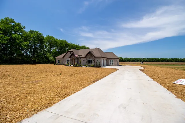 $3,000 | 935 South Cross Bridges Road, Mount Pleasant, TN 38474