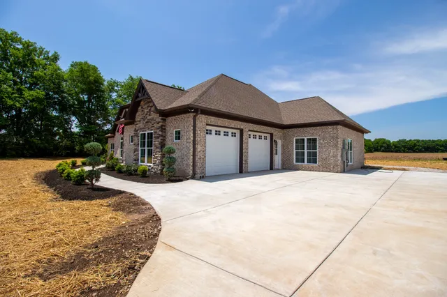 $3,000 | 935 South Cross Bridges Road, Mount Pleasant, TN 38474