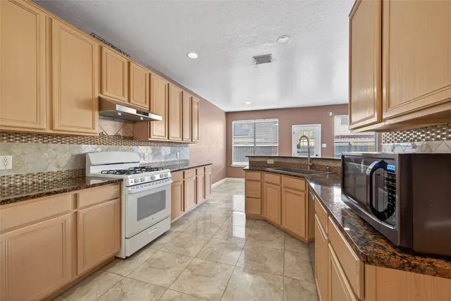 $2,400 | 18818 Flagstone Creek Road, Houston, TX 77084