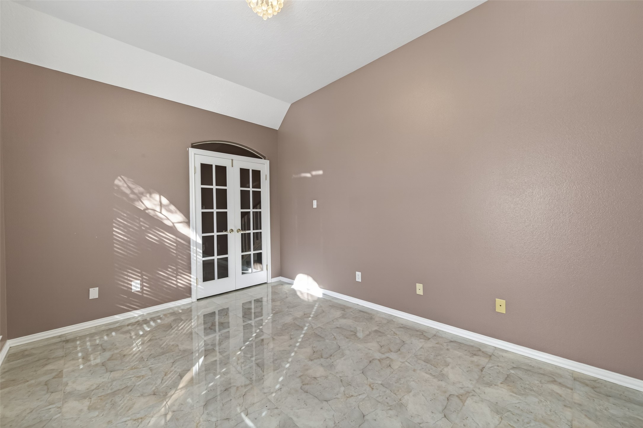 18818 Flagstone Creek Road Houston, TX 77084 - Photo 8 of 47 a view of an empty room with a window