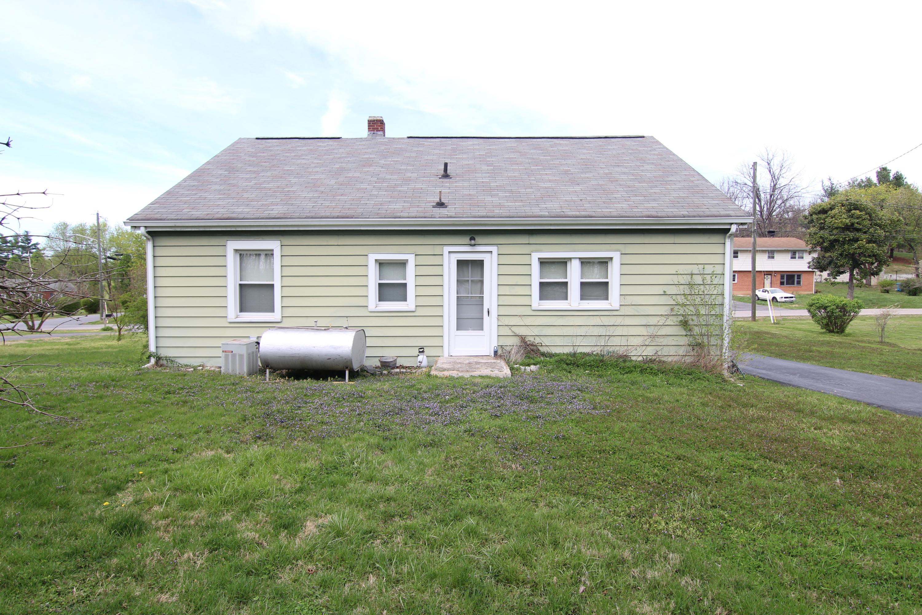 2911 Cannaday Road Northeast Roanoke, VA 24012 - Photo 14 of 15 IMG_3877