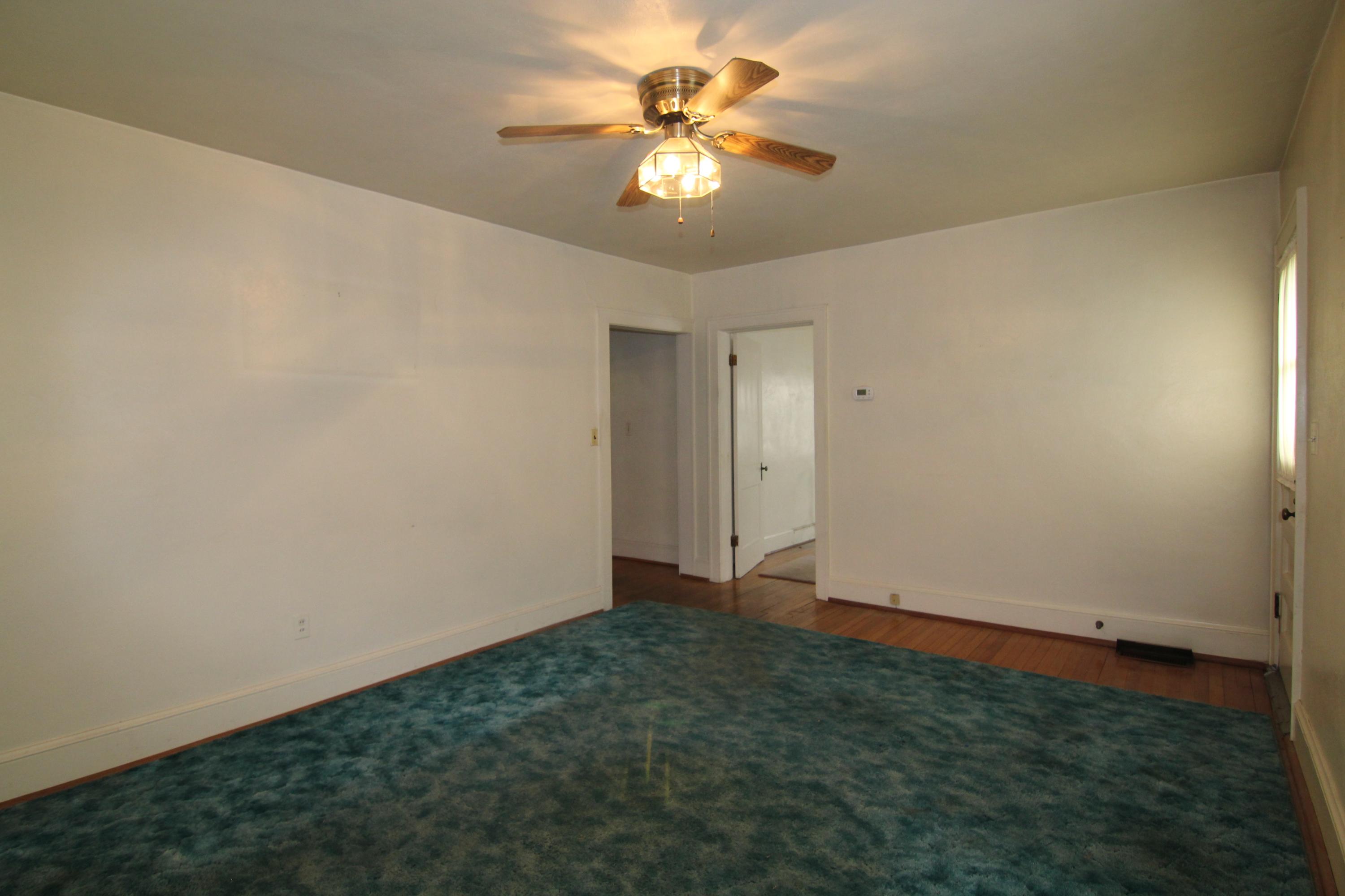 2911 Cannaday Road Northeast Roanoke, VA 24012 - Photo 3 of 15 IMG_3850