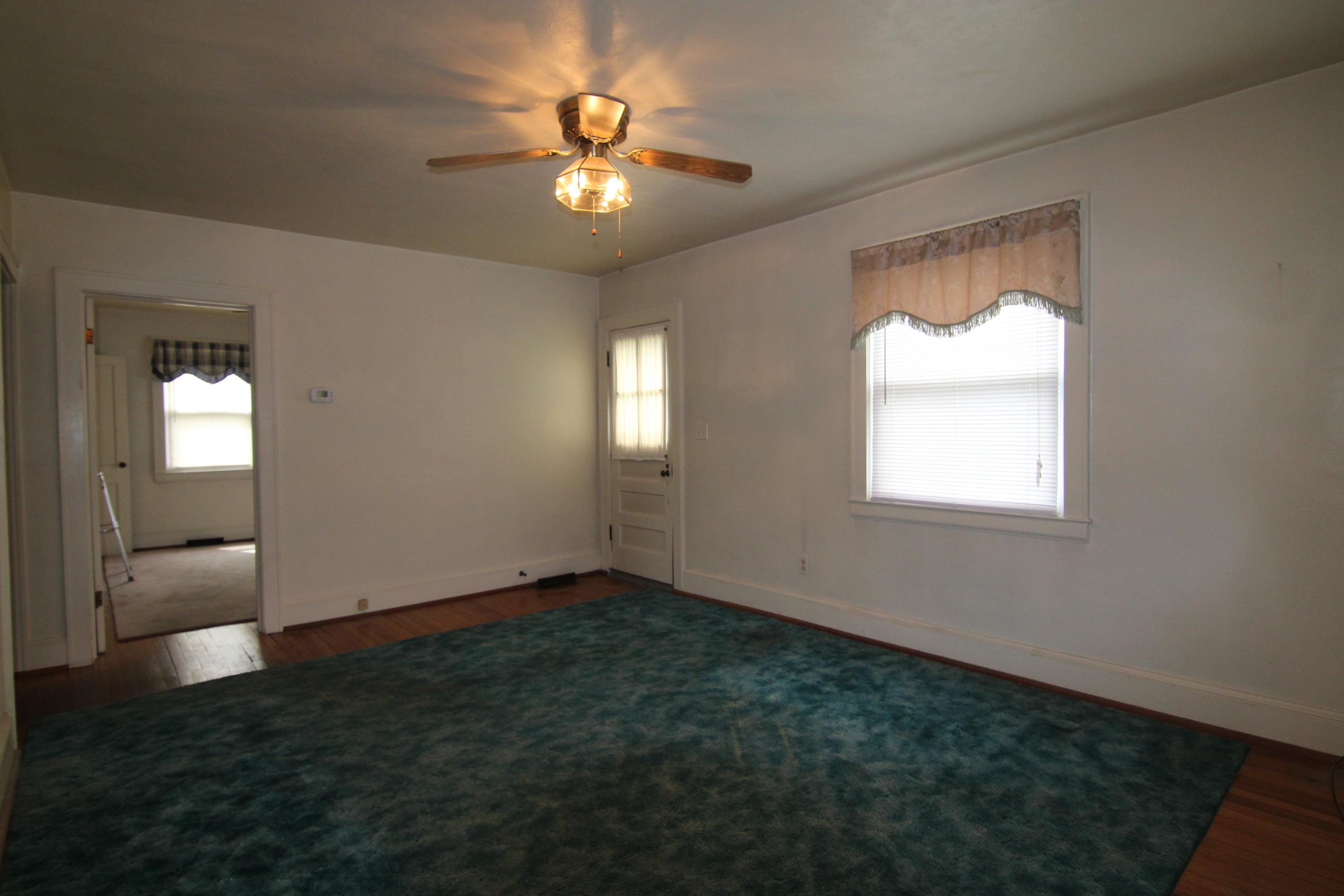 2911 Cannaday Road Northeast Roanoke, VA 24012 - Photo 4 of 15 IMG_3851