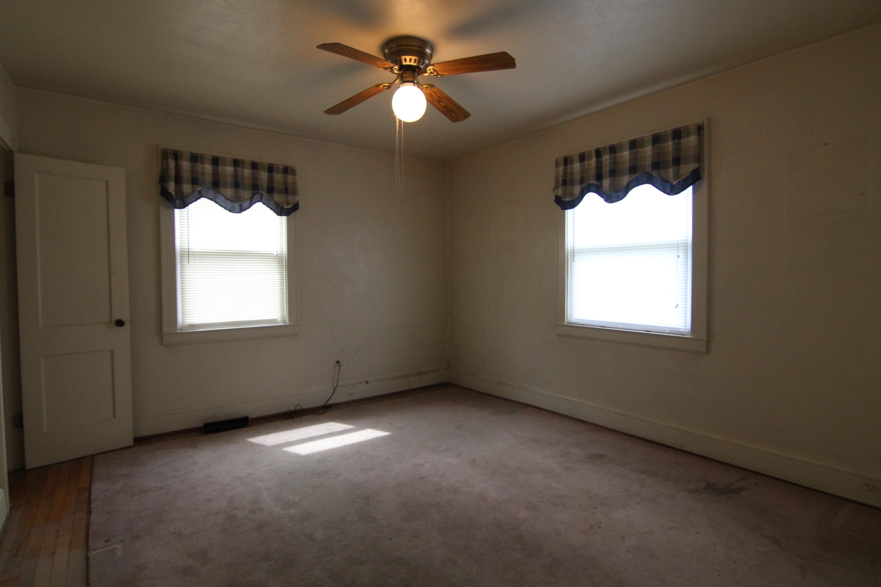 2911 Cannaday Road Northeast Roanoke, VA 24012 - Photo 5 of 15 IMG_3856