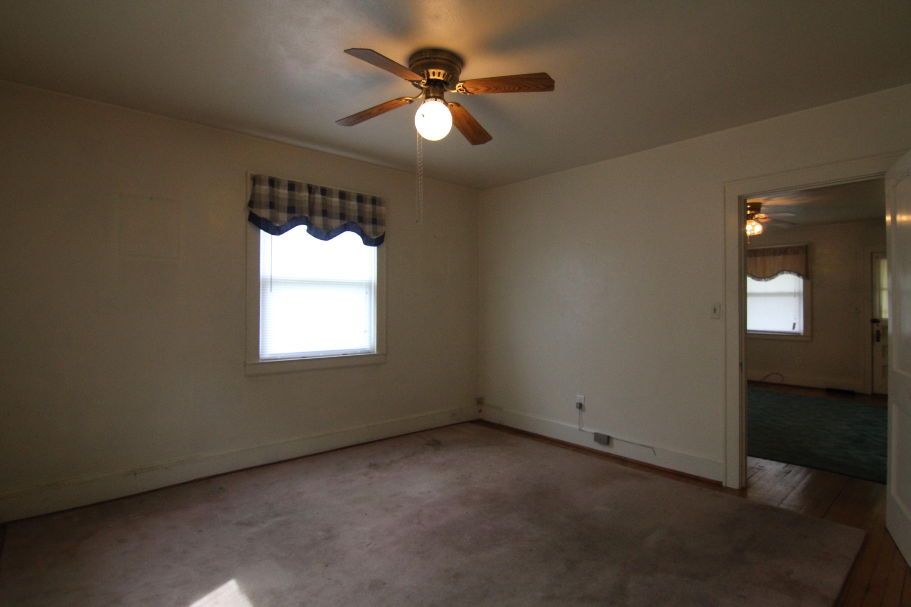 2911 Cannaday Road Northeast Roanoke, VA 24012 - Photo 6 of 15 IMG_3857