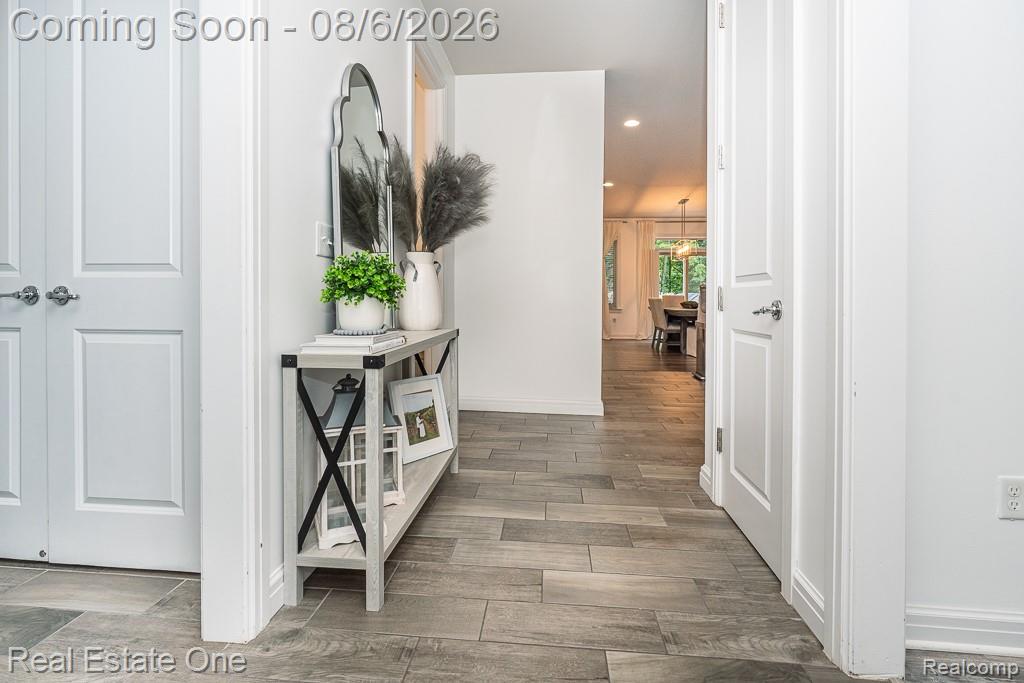 4176 Oak Arbor Court Rochester, MI 48306 - Photo 6 of 44 4176 Oak Arbor_MLS-003.jpg