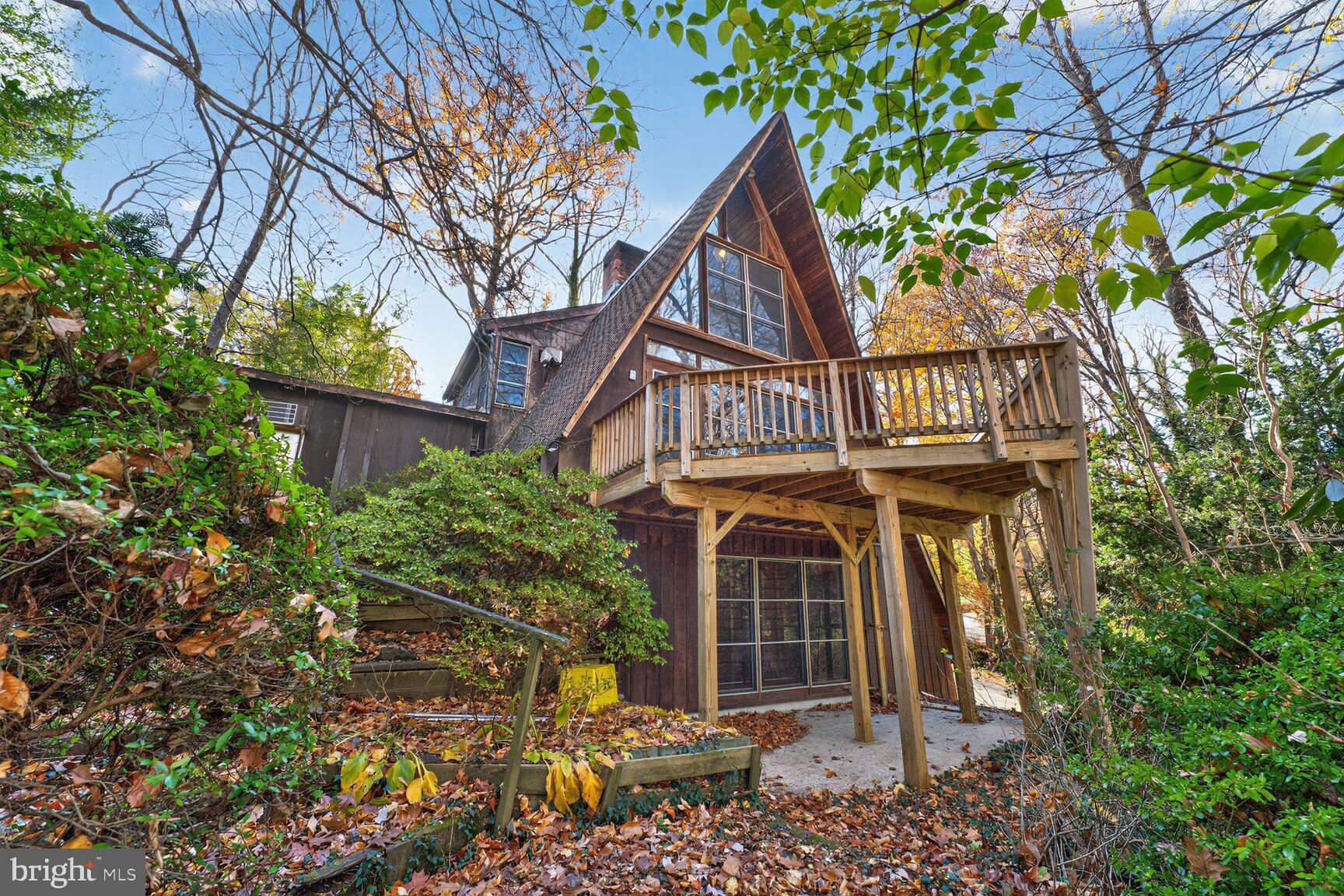 31 Hayward Court Takoma Park, MD 20912 - Photo 3 of 30 a street sign on the side of building