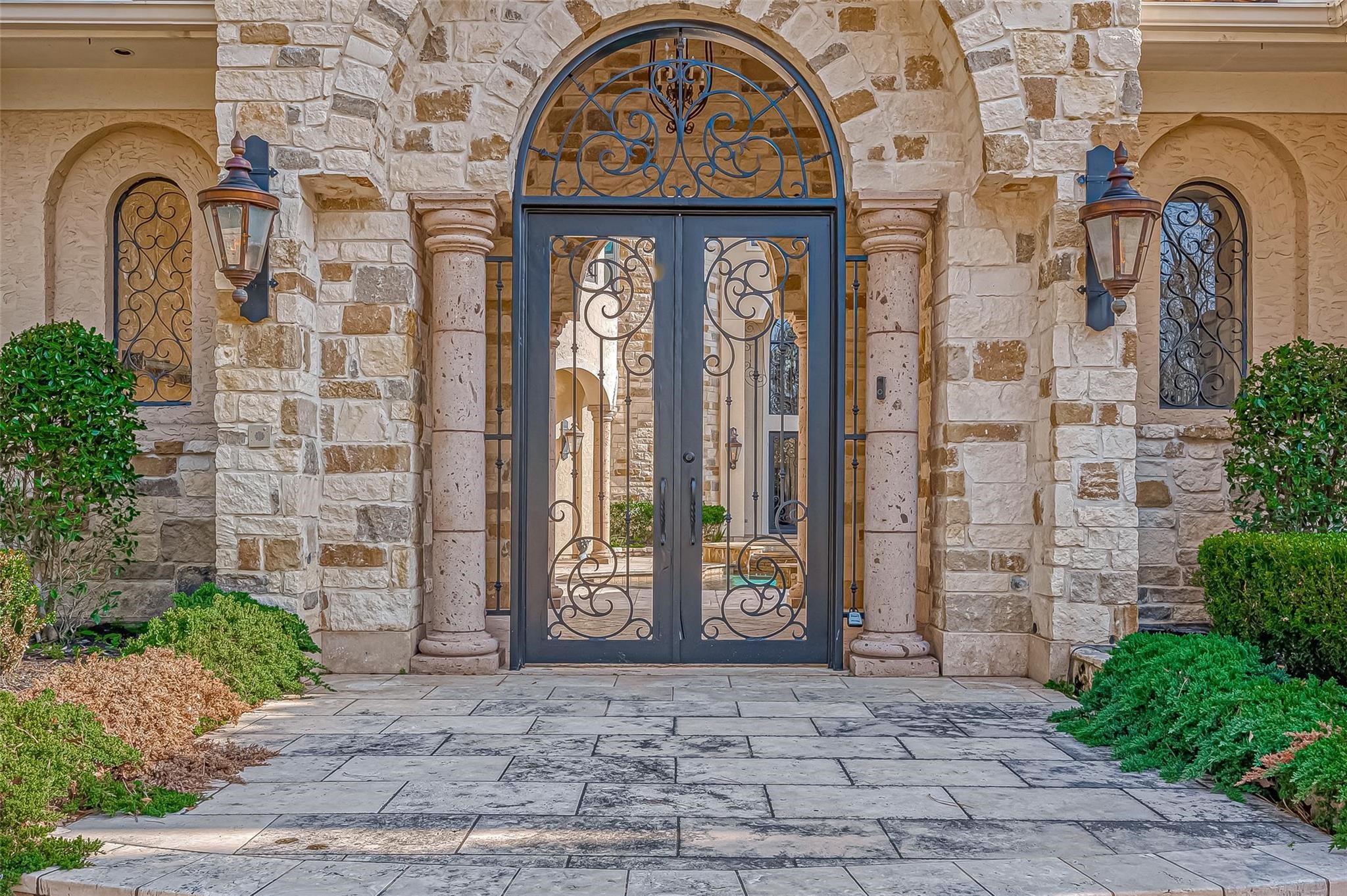 3 Congressional Circle Spring, TX 77389 - Photo 5 of 48 a front view of a house with garden