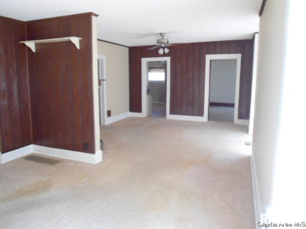 208 North Hickory Street Assumption, IL 62510 - Photo 4 of 14