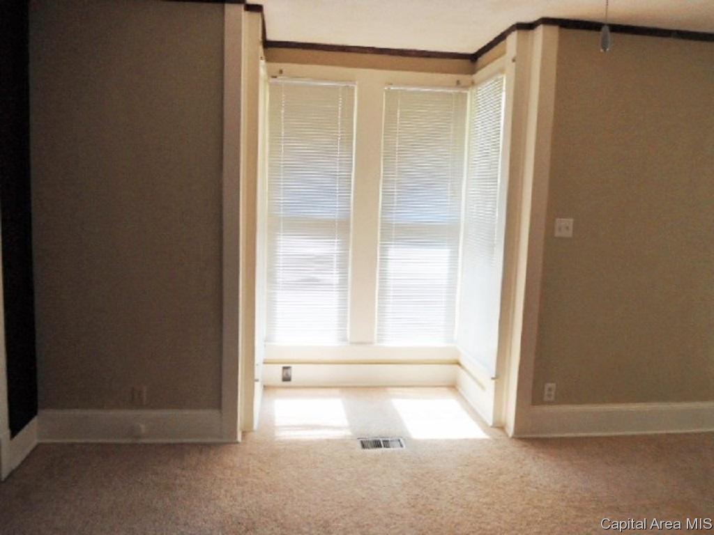 208 North Hickory Street Assumption, IL 62510 - Photo 6 of 14