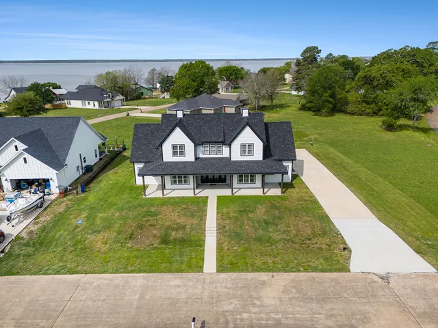 $680,000 | 724 Autumn Lane, Livingston, TX 77351