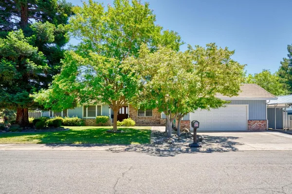 $690,000 | 10012 Plaza De Oro Drive, Oakdale, CA 95361