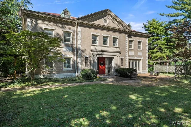 $995,000 | 5015 Lindell Boulevard, St. Louis, MO 63108