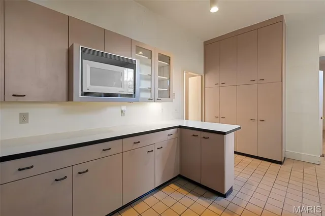 $995,000 | 5015 Lindell Boulevard, St. Louis, MO 63108