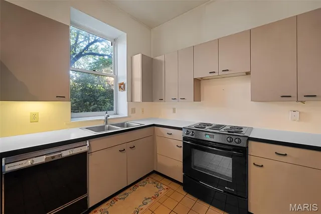 $995,000 | 5015 Lindell Boulevard, St. Louis, MO 63108