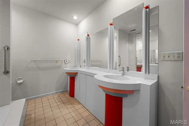 $995,000 | 5015 Lindell Boulevard, St. Louis, MO 63108