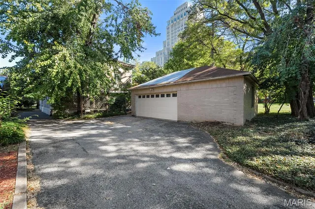 $995,000 | 5015 Lindell Boulevard, St. Louis, MO 63108