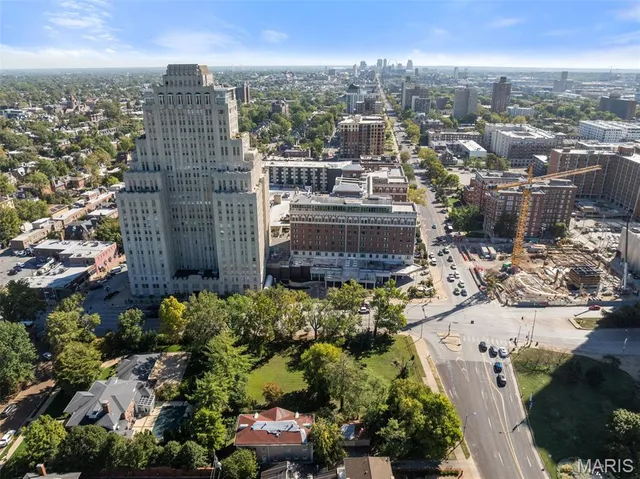 $995,000 | 5015 Lindell Boulevard, St. Louis, MO 63108